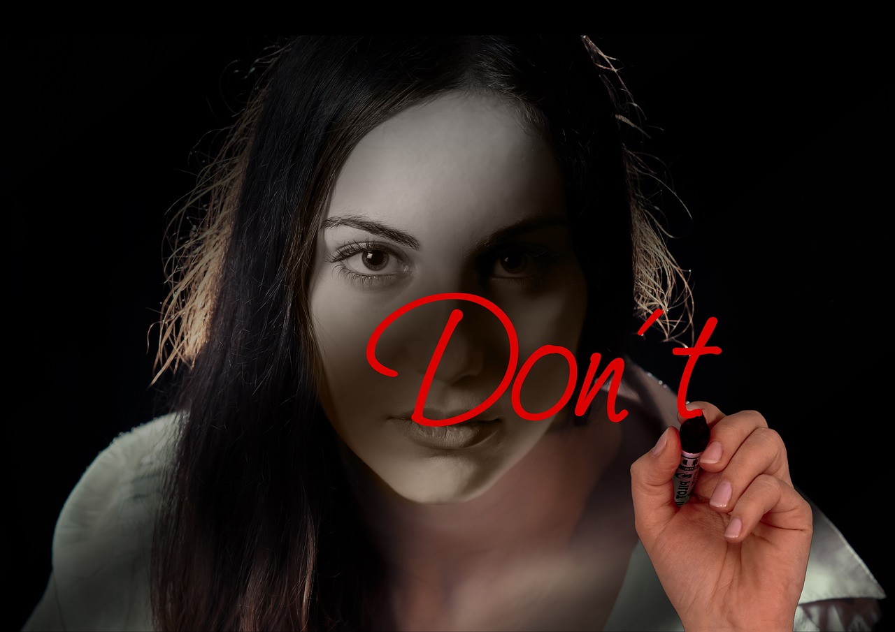 美依最新資訊，閃耀明星，引領(lǐng)時尚潮流之巔