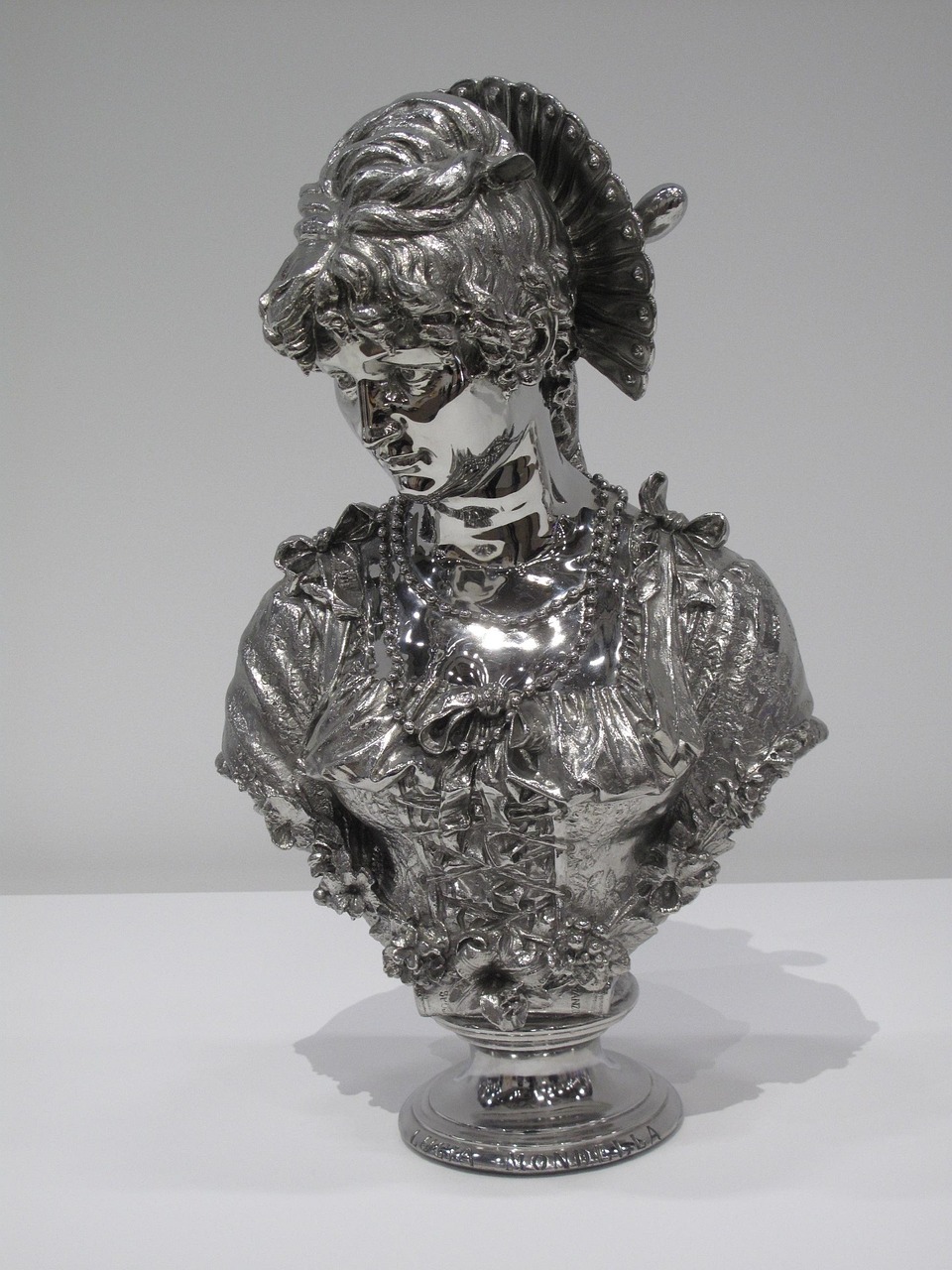 現(xiàn)代雕刻藝術(shù)佳作，探索與贊美的世界