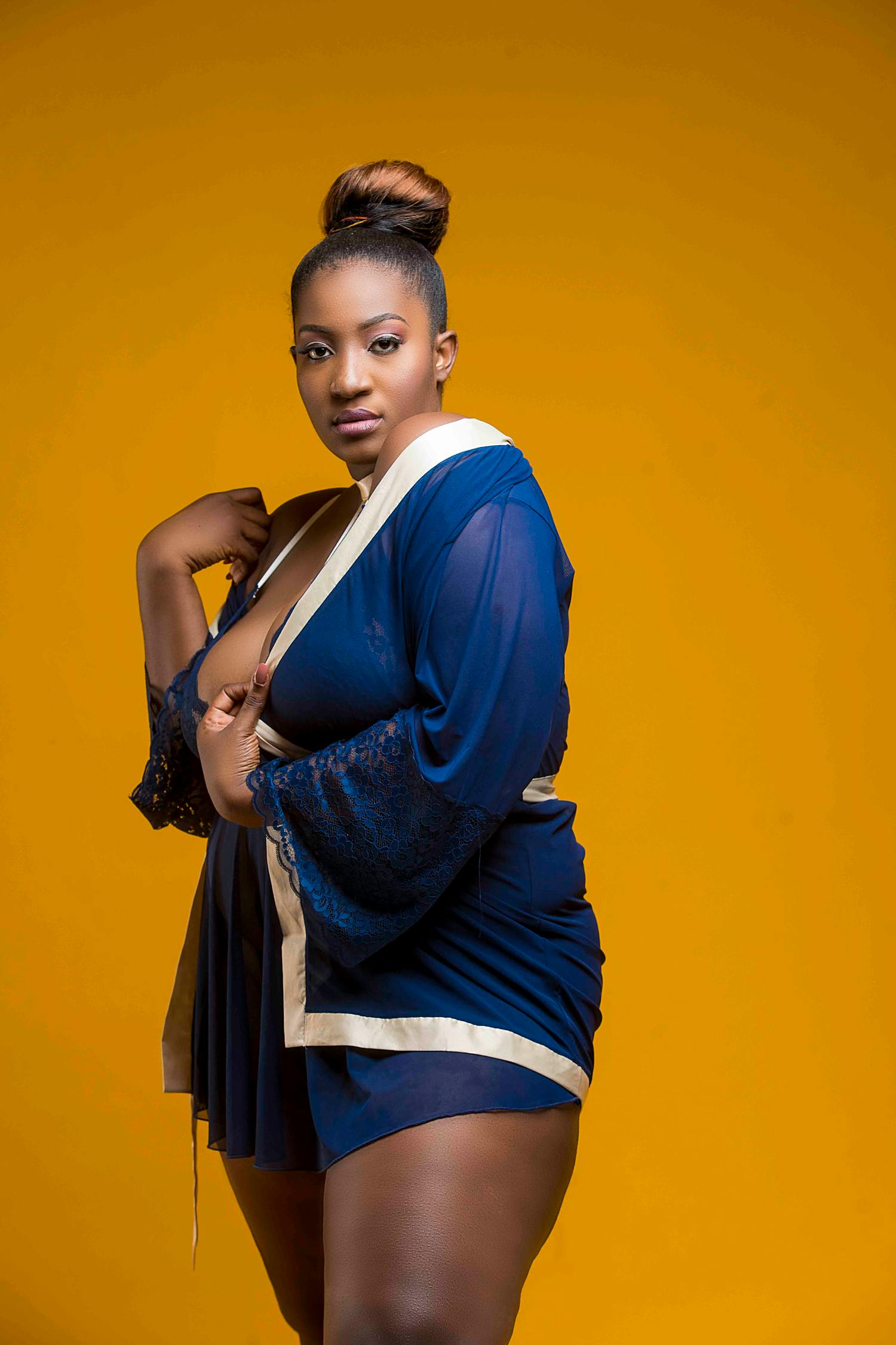 李勤最新寫真展現(xiàn)多才多藝的魅力風采