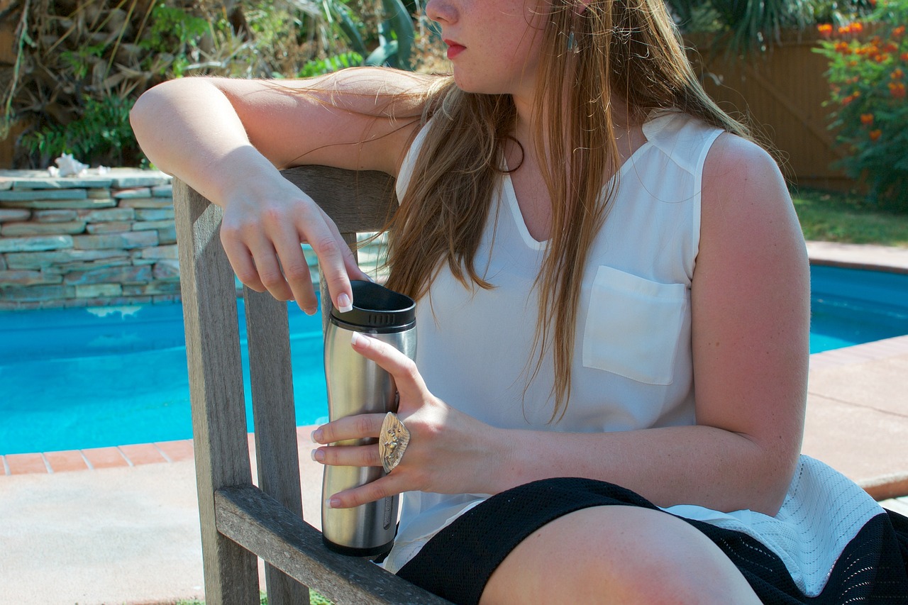 湖州街頭美女，時尚魅力完美展現(xiàn)