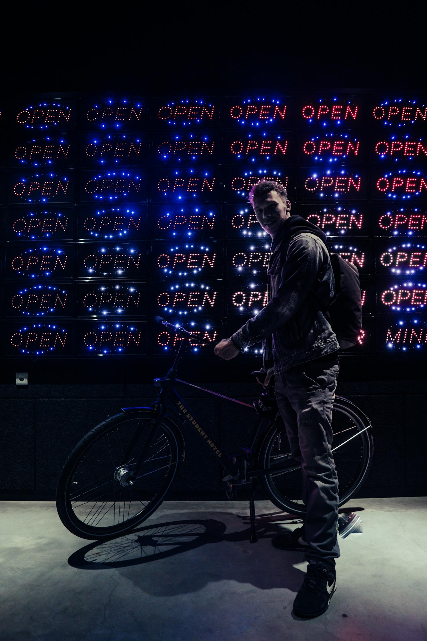 時尚潮流與行業(yè)發(fā)展的交匯點，2017國模最新資訊速遞