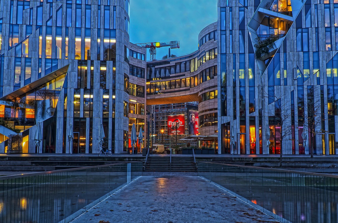 綠地借殼上市，企業(yè)擴(kuò)張的新路徑與挑戰(zhàn)