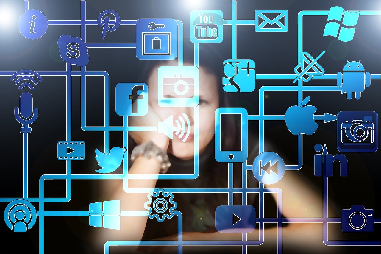 時(shí)尚秀場(chǎng)新風(fēng)向，探索未來(lái)潮流的無(wú)限可能