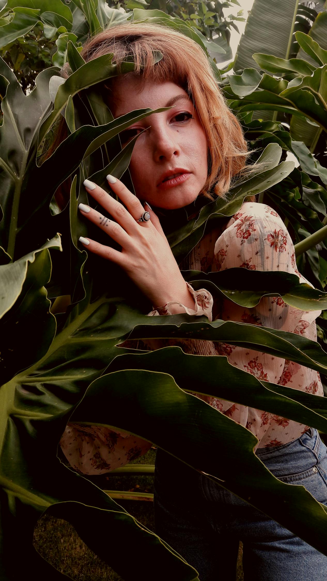 青春活力與字幕魅力，年輕的小婊孑電影中的雙重魅力