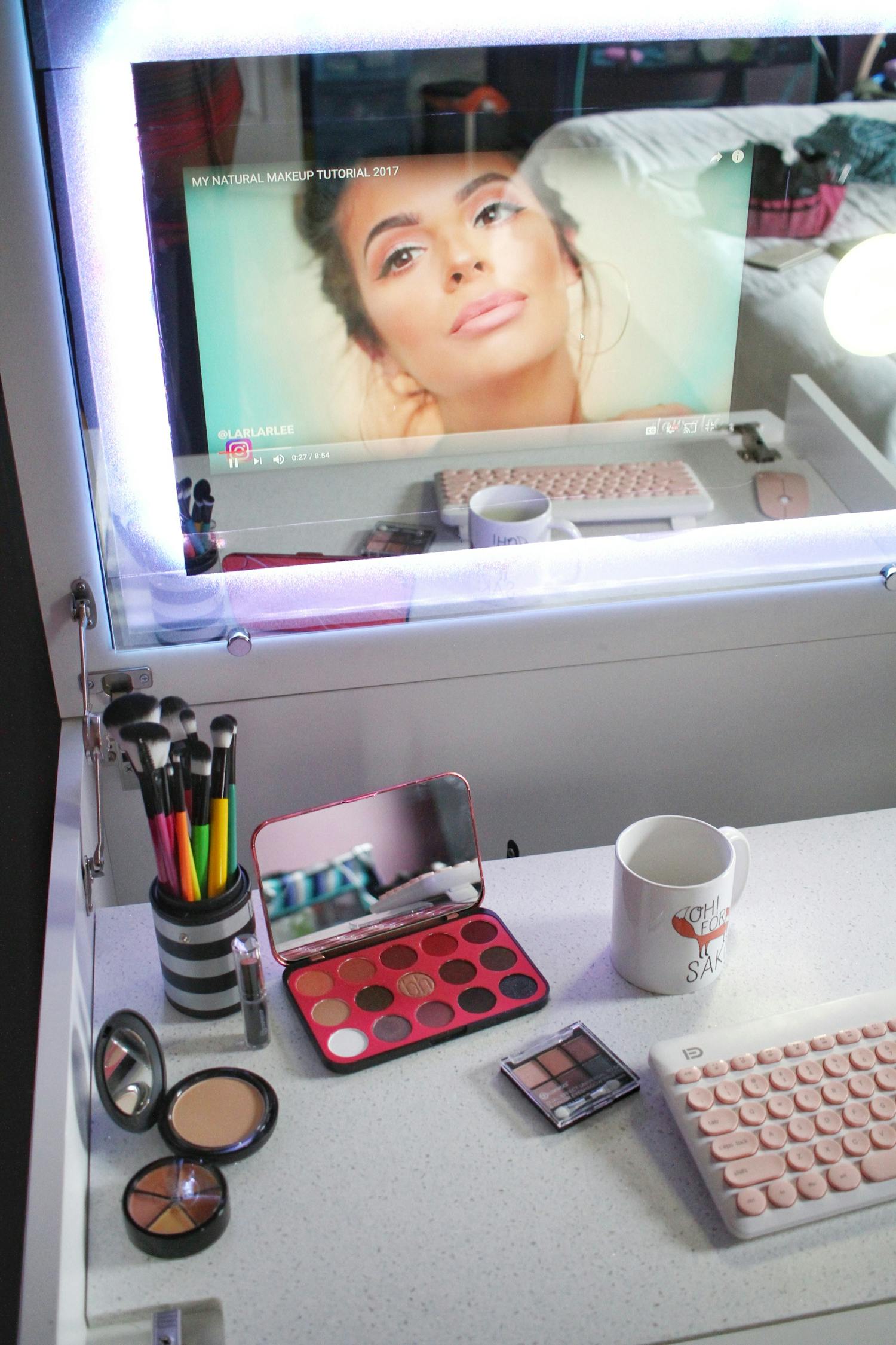 最新講臺(tái)裝飾，重塑教室空間，提升教學(xué)體驗(yàn)新風(fēng)尚